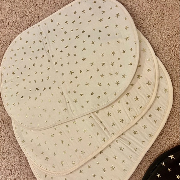 NEW Holiday 2 square Tablecloths & 6 Placemats. Black and Ivory with Gold stars. - Picture 7 of 10